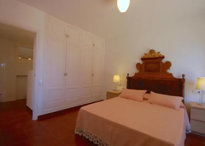 别墅 Lets Holidays Lovely Garden House In Mar Menuda