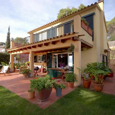 וילה Lets Holidays Lovely Garden House In Mar Menuda טוסה דה מאר